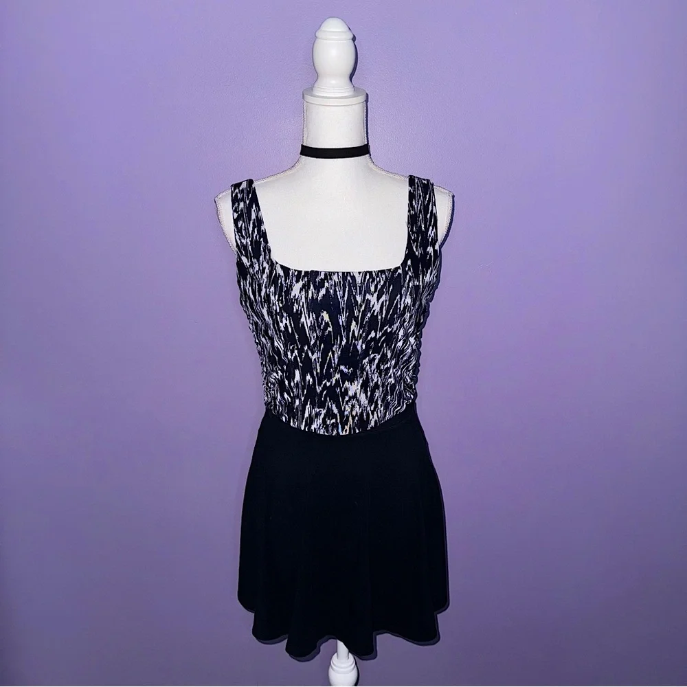 FINAL PRICE!!  NWT House of Harlow Patterned Corset Top - Picture 2 of 13